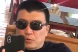
                    Нахамивший официантке алматинец извинился на камеру
                