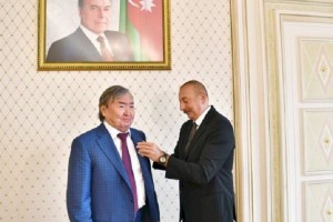 
                    Президент Азербайджана Ильхам Алиев наградил Олжаса Сулейменова орденом «Шараф»
                