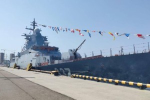
                    Казахстанские моряки посетили международную выставку вооружения
                