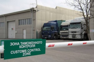 
                    Налоговиков отстранили от досмотра грузов на границе в Казахстане
                