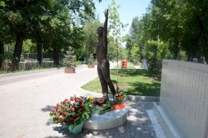 
                    Сегодня алматинцы вспоминают своего знаменитого земляка Дениса Тена
                