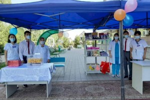
                    В прививочных пунктах Алатауского района Алматы проводятся  беспроигрышные лотереи
                
