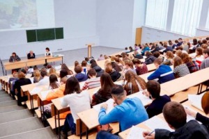 
                    Алматинский университет временно лишили лицензии
                