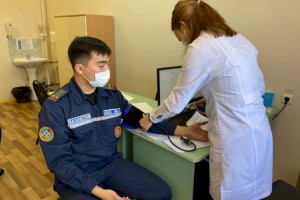 
                    Сотрудники МЧС вакцинируются от COVID-19
                