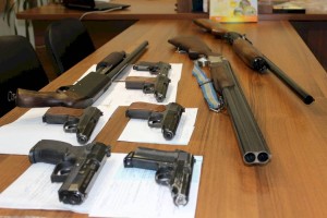 
                    Акция по сдаче оружия стартовала в Алматинской области
                
