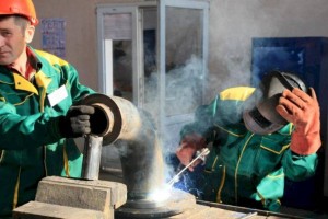
                    Почти 370 тысяч человек заняты на вредном производстве в РК
                