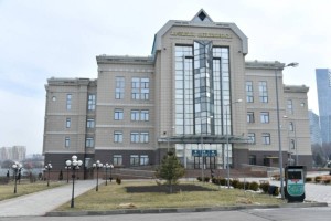 
                    В КазНУ высадили аллею деревьев
                
