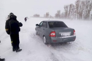 
                    За выходные дни на дорогах республики из снежных заносов спасены 763 человека
                