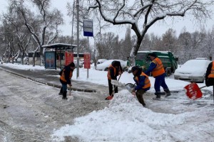 
                    Работы по устранению последствий снегопада продолжаются в Алматы
                