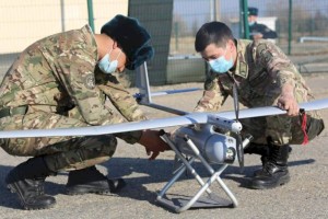 
                    Казахстанских военных учили управлять беспилотниками
                