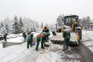 
                    Почти четыре тысячи кубометров снега вывезли из Алматы
                