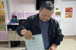Поэт Касымхан Бегманов отдал свой голос на референдуме в Алматы