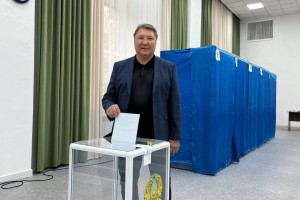 «Это действительно важно для нашего общества»: в Алматы заслуженный артист Казахстана принял участие в референдуме