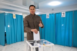 «Наши дети и потомки должны иметь все самое лучшее» - Азамат Сатыбалды проголосовал на референдуме в Алматы