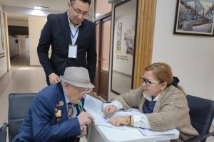Ветеран ВОВ Илья Кудин проголосовал на референдуме в Алматы