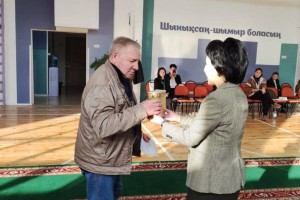 Алматинцы голосуют на референдуме в свой день рождения
