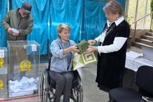 Мастер спорта по паратанцам Сабина Абдрахмет проголосовала на референдуме