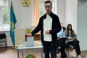 Певец Дидар Каден проголосовал на референдуме