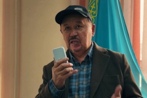 Казахстанский поэт Адилгазы Каирбеков проголосовал на референдуме в Алматы