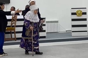 
                    В Алматы в референдуме приняла участие 99-летняя жительница
                