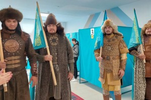 
                    В духе Великой степи: алматинские батыры проголосовали на референдуме
                