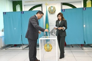 Аким Алматы Ерболат Досаев принял участие в референдуме по строительству АЭС