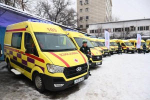 В Алматы вручили ключи от 55 новых автомобилей скорой помощи
