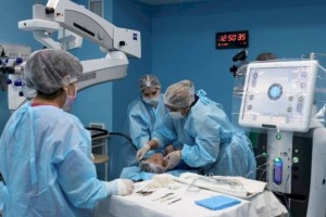 Впервые в Казахстане проведут пересадку донорской роговицы глаза по новой американской технологии