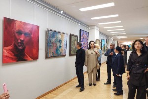 
                    Юбилейная выставка одного из старейших художников Казахстана открылась в Алматы
                