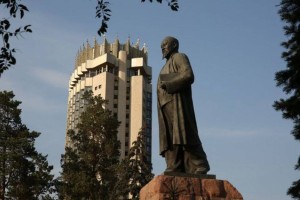 В акиматах подсчитали, сколько улиц, школ, населенных пунктов названо в честь Абая