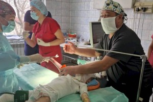 Впервые в Казахстане детям-бабочкам провели хирургическую операцию