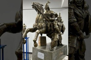 В Алматы проходит юбилейная персональная выставка «Ғасырлар үні» Болата Кусаинова