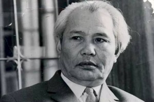 В честь кого названа улица Есенберлина в Алматы
