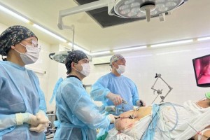 
                    Хирурги Алматы провели успешную операцию, избавив женщину от ожирения
                