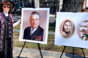 В Алматы состоялись фотовыставка Динмухамеда Кунаева и акция «Баурсак-fest»