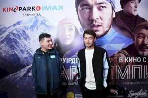 
                    Алматинского актера Аскара Ильясова наградили на международном кинофестивале ШОС в Мумбаи
                