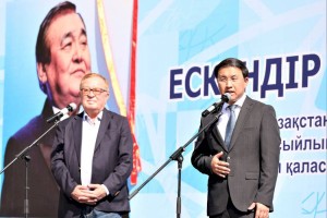 
                    На доме, где жил народный артист Казахстана Ескендир Хасангалиев, установлена мемориальная доска
                