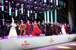 
                    Арии на площадях: в преддверии Дня города под открытым небом в Алматы звучит живая классическая музыка
                