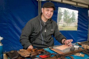 
                    Узоры возрождения: молодой ремесленник Рустам Яковлев хочет возродить традиционные орнаменты
                