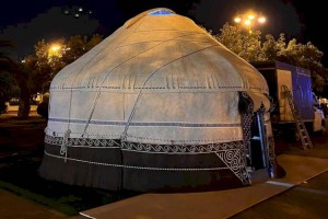 
                    Казахскую юрту установили в столице Азербайджана – Баку
                