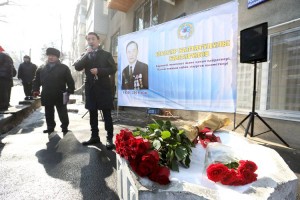 
                    Дань памяти: в историческом центре Алматы установили мемориальную доску в честь Избасара Балтагулова
                
