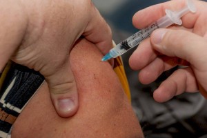 
                    Любая прививка в сотни раз безопаснее, чем болезнь, от которой она защищает – эксперты
                