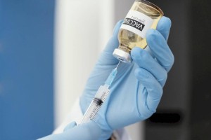 
                    Можно ли смешивать российскую и казахстанскую вакцины, рассказали эксперты
                