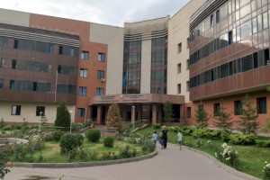 
                    Экстренную операцию пенсионерке с COVID-19  провели травматологи 4-й горбольницы Алматы
                