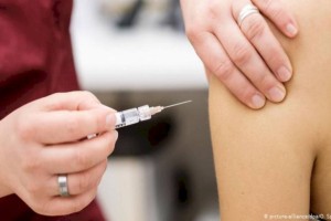 
                    Полицейские и учителя Алматы получили вакцины от COVID-19
                