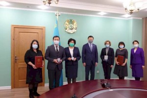 
                    Алексей Цой вручил госнаграды медицинским работникам
                