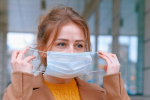 Алматинцев призывают к ношению масок: это предупреждает заражение COVID-19 до 70%