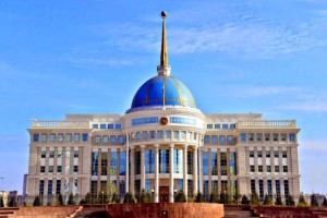 Глава государства последовательно осуществляет поэтапные политические преобразования – Ерлан Карин