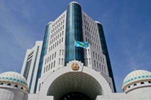 Сенат принял поправки в законодательство по сокращению полномочий Президента РК