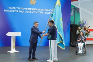 Бектенов вручил государственный флаг казахстанским паралимпийцам